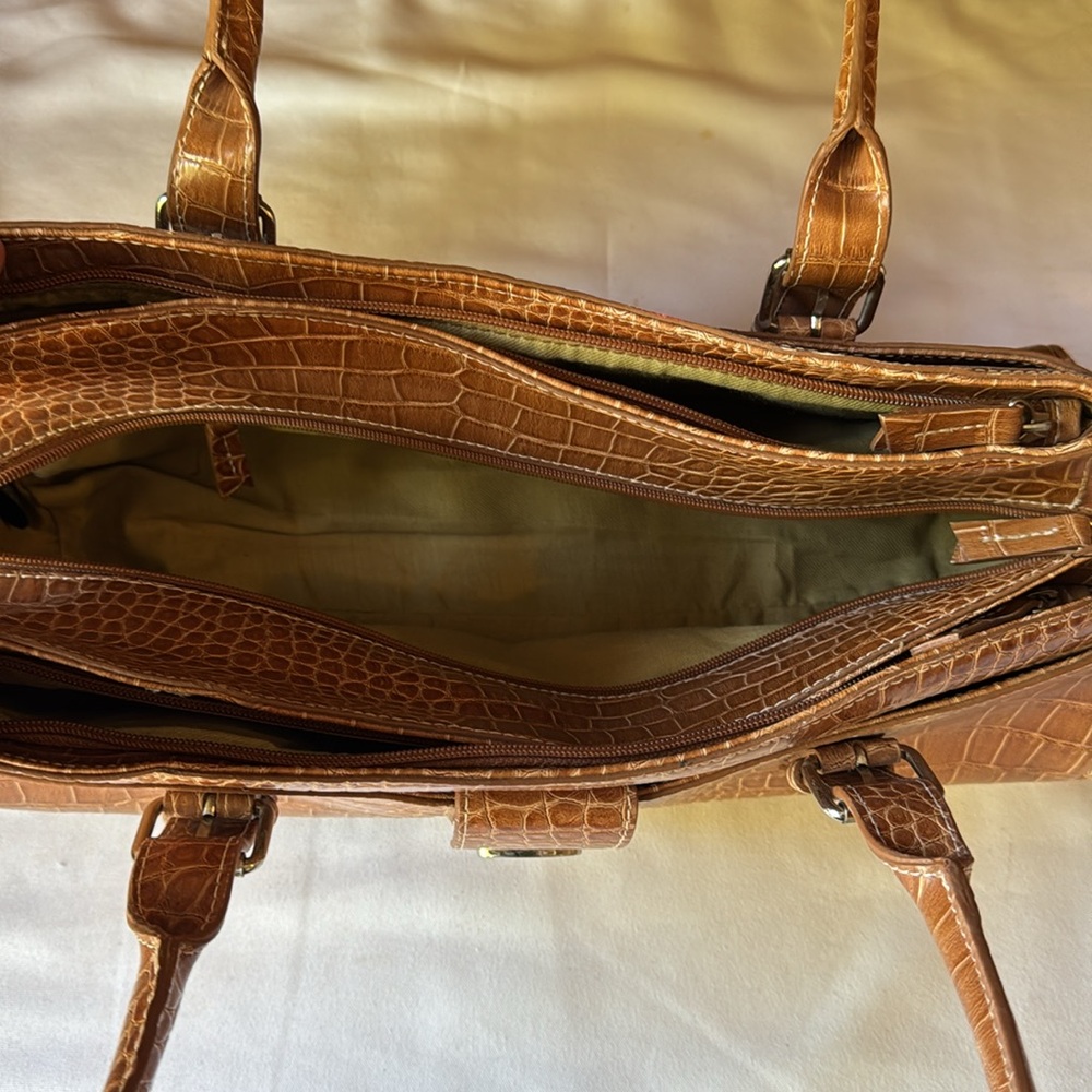 Liz Claiborne’s Tan Crocodile Pattern Tan Handbag - Picture 8 of 17